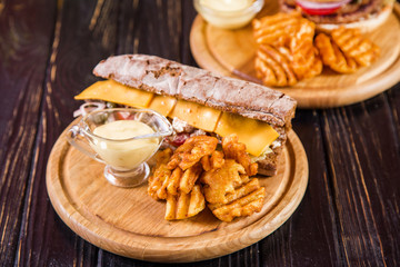 Obraz na płótnie Canvas sandwich with fried potatoes