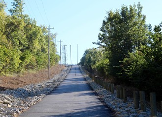 A long one lane road up the big hill in the park.