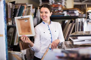 Woman buying wall picture