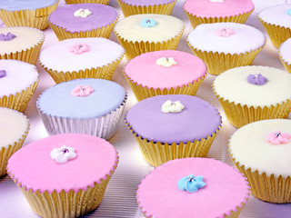 PASTEL COLOURED CUP CAKES / FAIRY CAKES