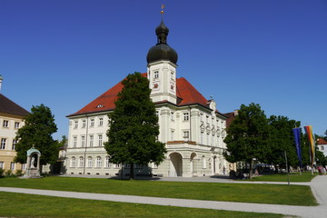 Fototapeta premium Rathaus am Kapellplatz in Altötting
