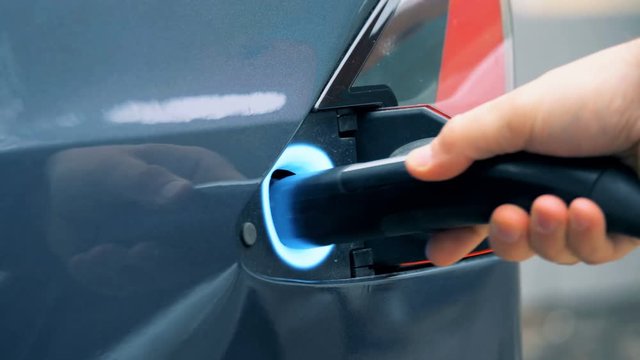 Start of a fuelling process of an electric car