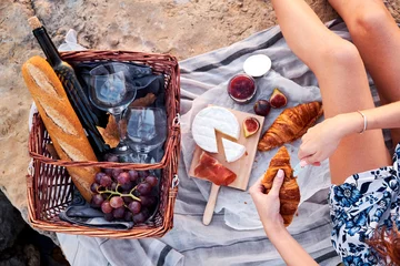 Foto auf Glas Romatic picnic on the beach © bodiaphoto
