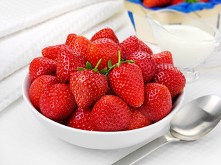 BOWL OF STRAWBERRIES