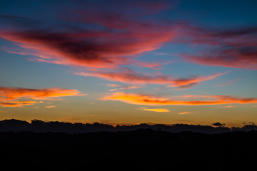 Cielo e nuvole al tramonto