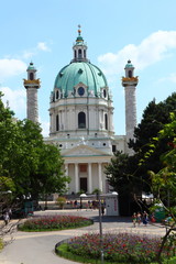 Fototapeta na wymiar Wien, Karlskirche, barocker Kirchbau,