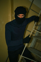 masked thief 