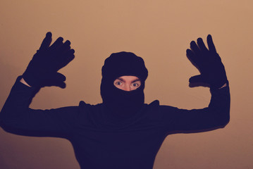 masked thief 