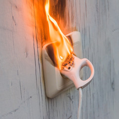 the smoke, fire occurred, short circuit wall socket