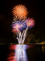 Fuegos artificiales en la playa