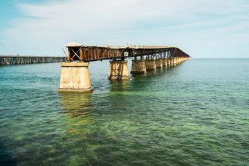 Obraz na płótnie Canvas Verfallene Brücke zu den Florida Keys