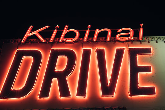Neon Kibiniai drive inscription