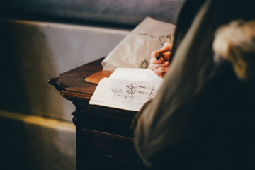 Obraz premium woman drawing