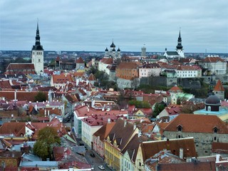 Obraz premium Panoramic view to the upper town Toompea of Tallinn