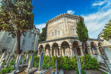 Obraz premium Suleymaniye Mosque Cemetery with tomb of the legendary turkish sultan Suleyman