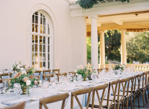 Place settings at a wedding reception