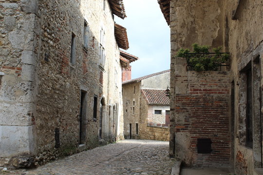 VILLAGE MEDIEVAL DE PEROUGES - AIN