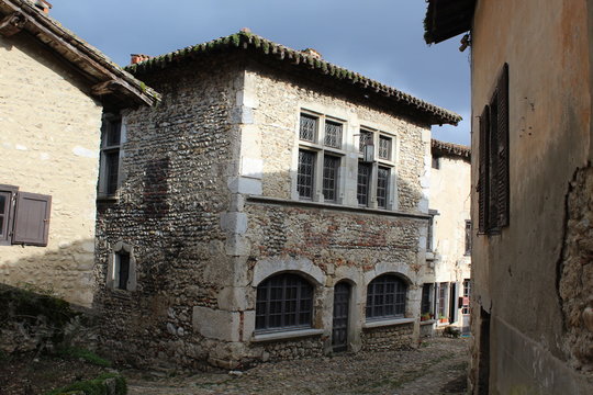 VILLAGE MEDIEVAL DE PEROUGES - AIN