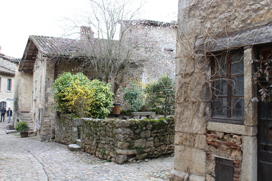 VILLAGE MEDIEVAL DE PEROUGES - AIN