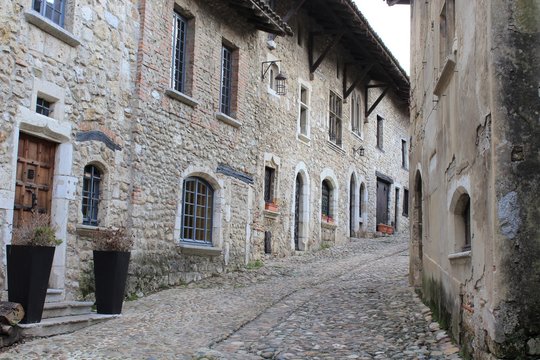 VILLAGE MEDIEVAL DE PEROUGES - AIN