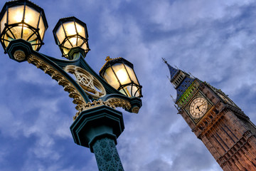 Fototapeta na wymiar old street lamppost in london