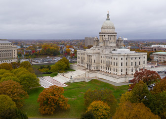 Obraz premium Providence Rhode Island Fall Color Trees Changing Capitol State House