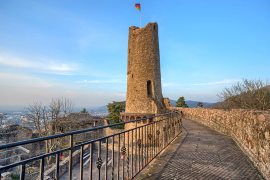 Turm der Burg Windeck bei Weinheim Deutschland