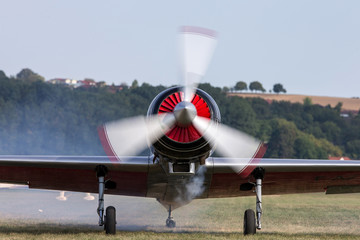 Detailaufnahme Propeller eines historischen Flugzeugs in Bewegung