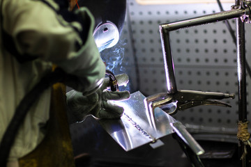 溶接　作業　工賃　危険　環境