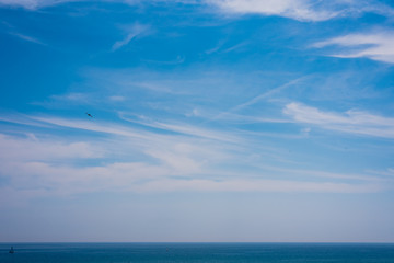 Obraz premium View of sky and sea with the horizon a summer day.