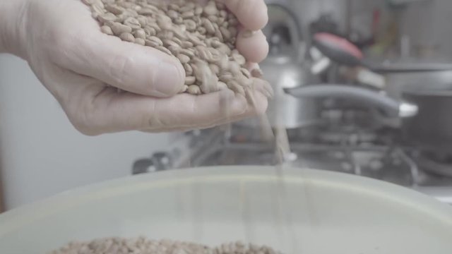 Coffee falling - 4k - slog3