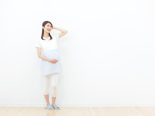妊婦　頭を抱える