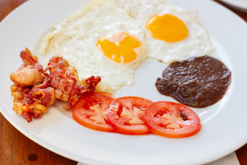 Fried eggs with bacon
