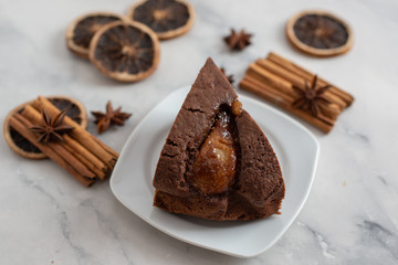 Schokoladen Lebkuchen Torte mit Birnen