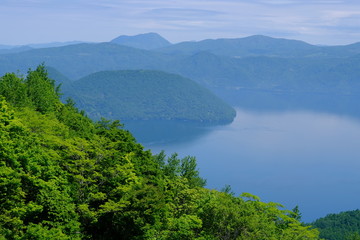 Fototapeta na wymiar blue mountain and lake
