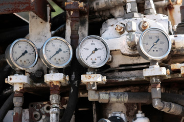 Hydraulic manometers in abandoned coal mine.