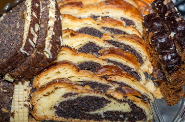 the cake with the poppy on a glass plate