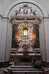 Fototapeta na wymiar Virgin Mary, altar in Basilica of San Frediano, Lucca, Tuscany, Italy