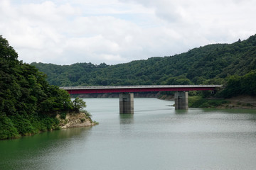 Fototapeta premium 湖と橋