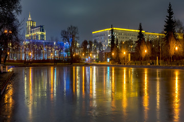 Fototapeta premium night view of the river in moscow russia