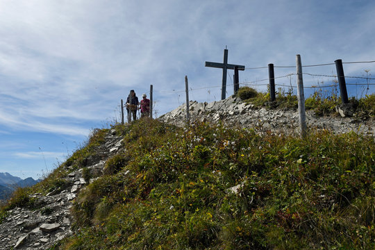 gipfelkreuz auf dem walmendingerhorn  im kleinwalsertal