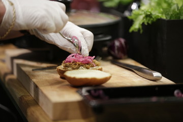 Obraz na płótnie Canvas Chef making hamburger