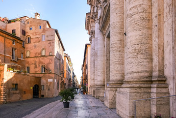 Obraz premium Steps and entrance to the San Giovanni dei Fiorentini Church on a sunny day