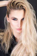 Naklejka premium Sexy strong looking professional model with messy hairstyle.