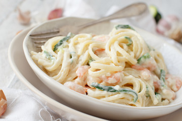 Lunguini with shrimps and zucchini
