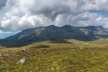 Fototapeta premium Letni widok Rila Mountan w pobliżu Seven Rila Lakes, Bułgaria