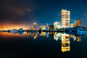Naklejka na ściany i meble Skyline of Manila City and Manila Bay, Philippines