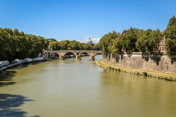 Fototapeta na wymiar Bridge over the Tiber river in Rome