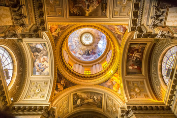 Fototapeta na wymiar Interiors and details of San Gregorio Armeno church