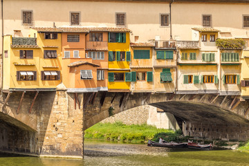 Fototapeta na wymiar Famous landmark Ponte Vecchio in Florence, Italy